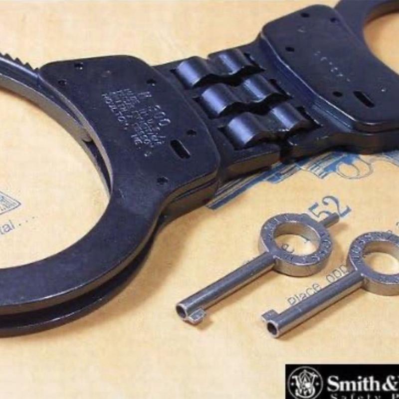 Smith & Wesson Hinged Nickel Handcuffs - Silver, Black