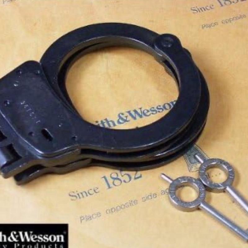 Smith & Wesson Hinged Nickel Handcuffs - Silver, Black